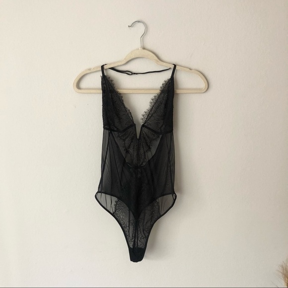 Victoria’s Secret V Wire Lace Teddy Thong Bodysuit in Black M - Picture 2 of 13